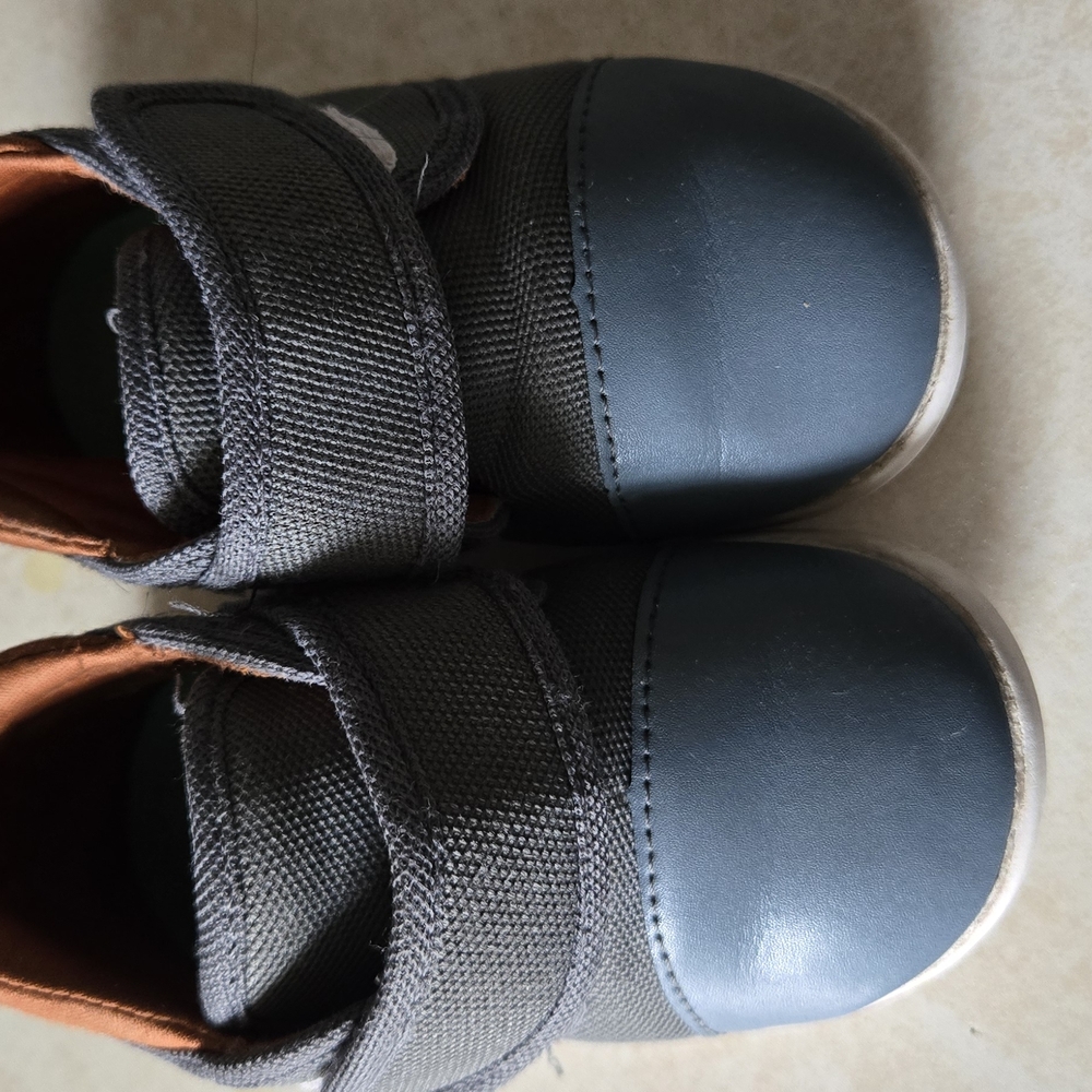Gray and Blue Minimalist Sneakers with Velcro Strap